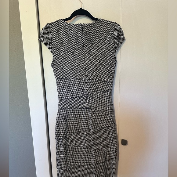 WHBM Instantly Slimming Dress NWT - Picture 2 of 3